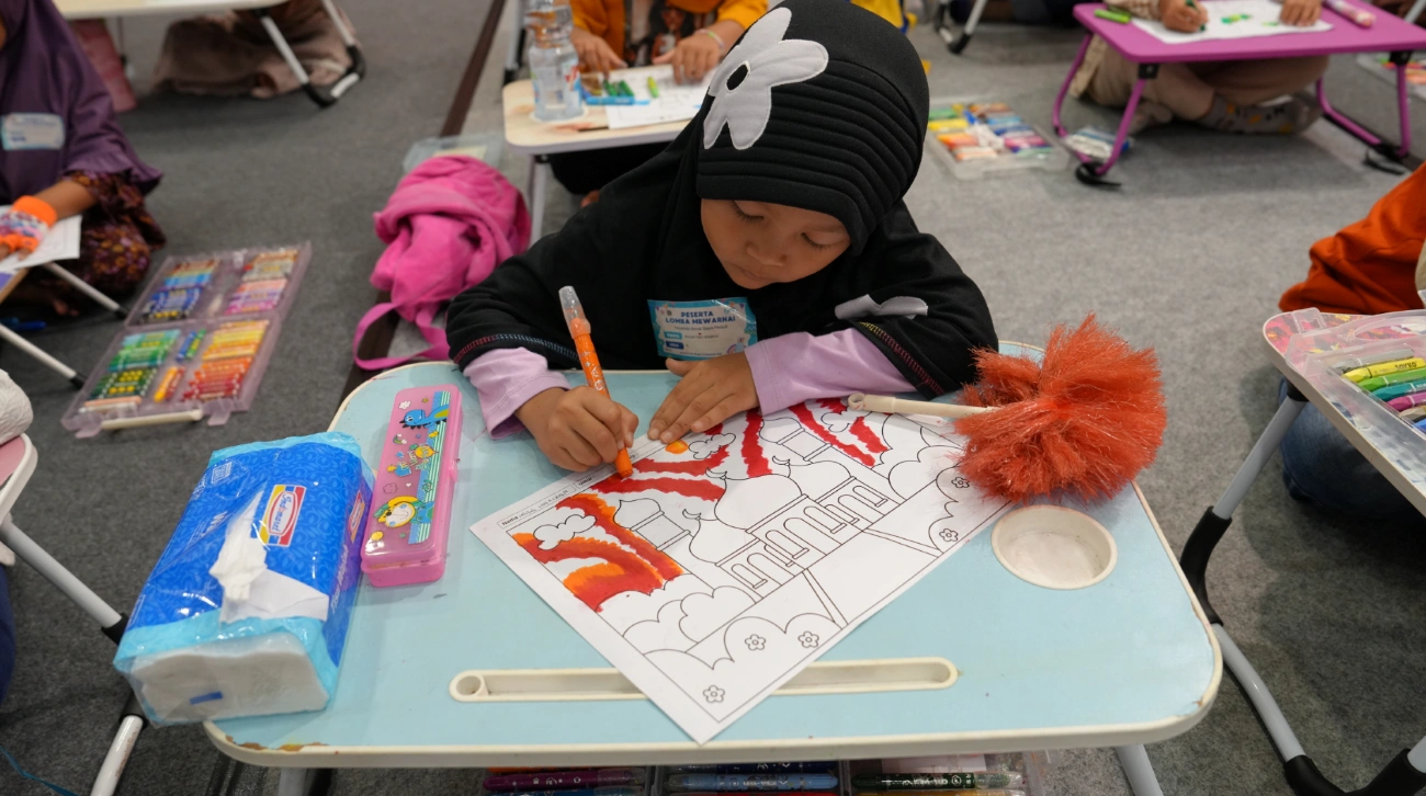 Foto 13 dari album Lomba Mewarnai 2025