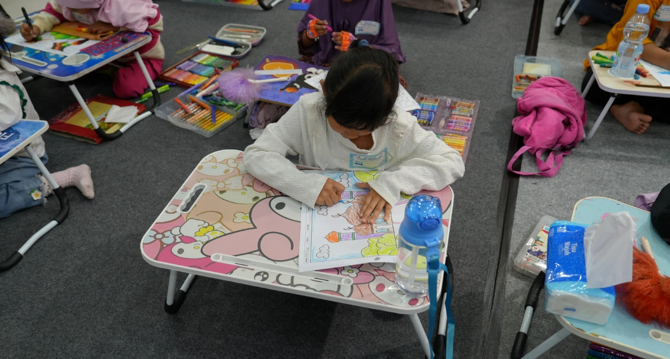 Foto 20 dari album Lomba Mewarnai 2025