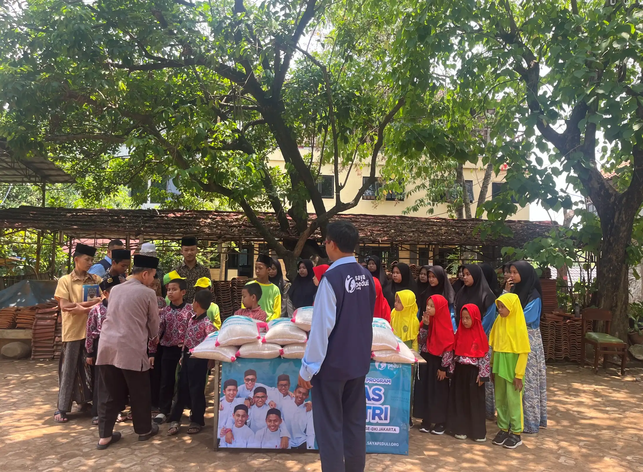 Cover album Pendistribusian Beras ke Seluruh Pesantren di DKI Jakarta Tahun 2024
